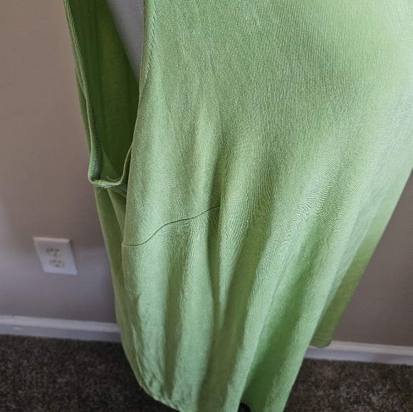 Vibrant Green Sleeveless Women's Top Size XL - Picture 9 of 12